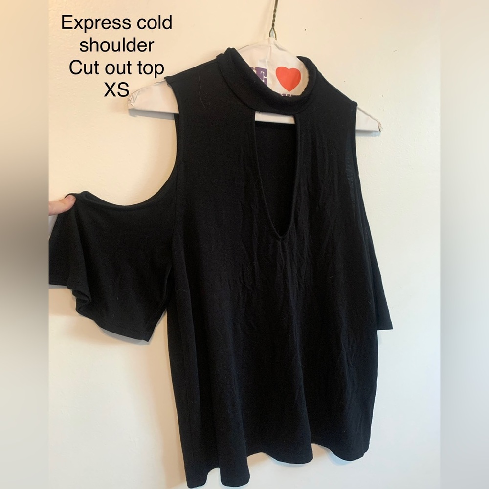 Express cold shoulder, front cut out tee - size XS black